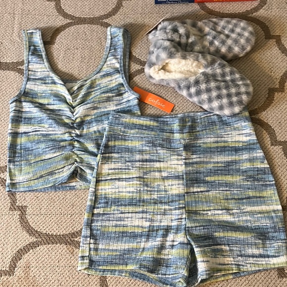 Other - Colsie Lounge Set & slipper grip socks